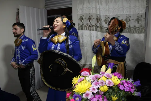 Mariachi con voz femenina en serenata a domicilio Bogotá