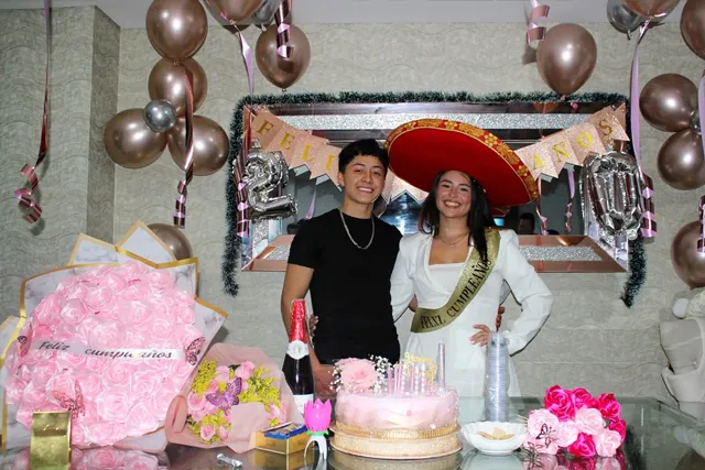 Cumpleaños sorpresa romántica de novio para novia con mariachis Bogotá