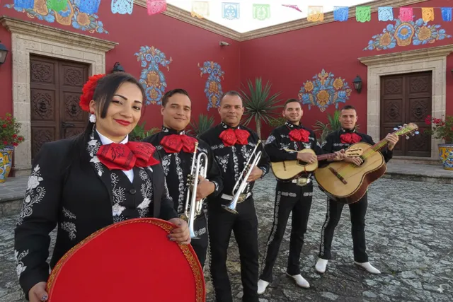 Mariachis en servicio fúnebre