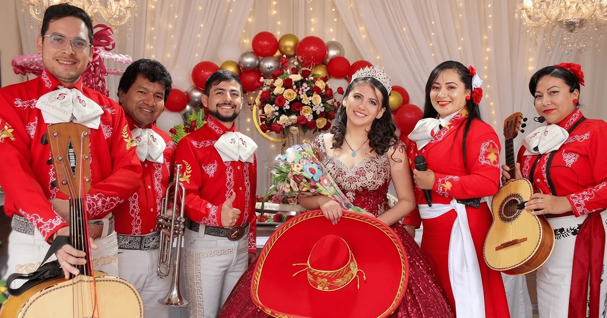 Mariachis profesionales en Bogotá tocando en vivo